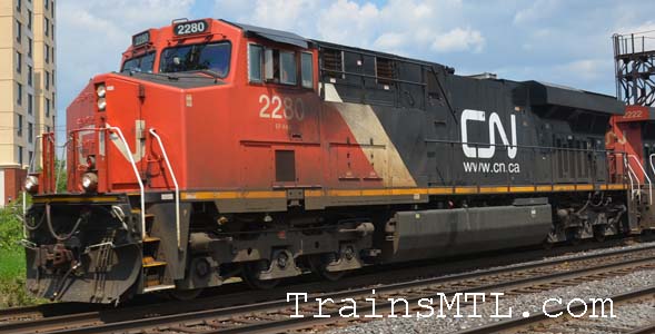 Locomotive CN2280 left side / coté gauche